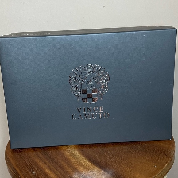 🌻Vince Camuto Leopard Print Slip-On Women's Shoe - Picture 9 of 9